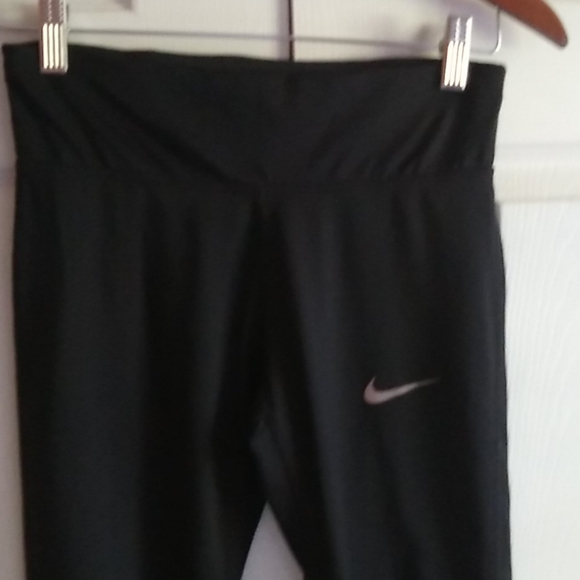 Nike  Dri Fit capris work out leggings size small - Picture 2 of 10